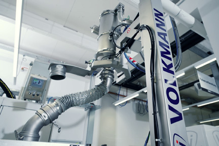 Vista de cerca de Volkmann PowTReX para la transferencia y extracción de polvo metálico en la impresión 3D