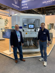 Dominick Fortuna y Christian Mittman de Volkmann en la feria Formnext de impresión 3D para fabricación aditiva